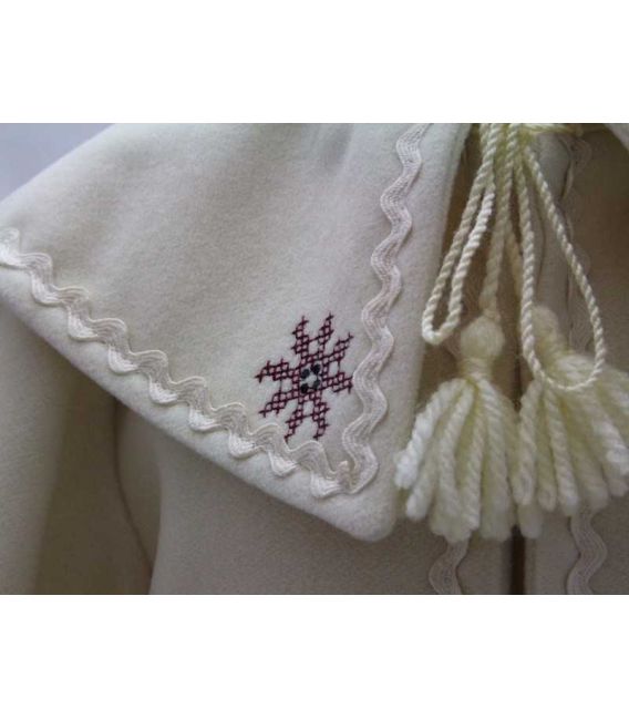 Paltonas botez traditional ivoire si caciulita brodate