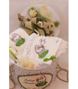 Trusou botez personalizat si cutie botez broderie calut