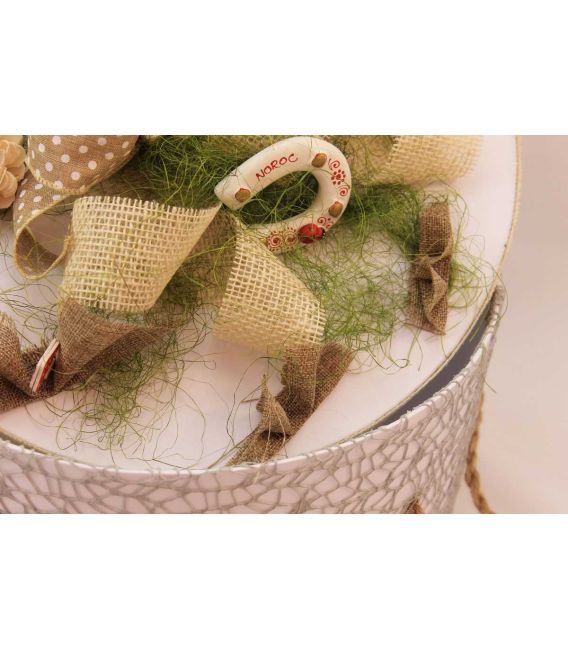 Trusou botez personalizat si cutie botez broderie calut