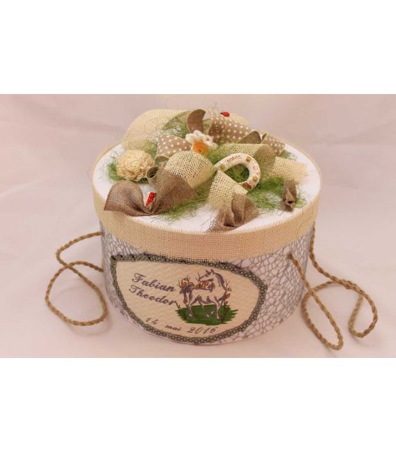 Trusou botez personalizat si cutie botez broderie calut