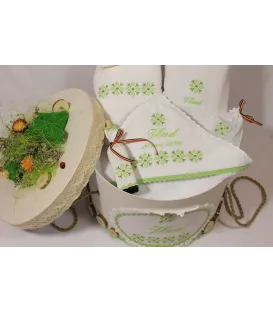 Trusou traditional cu broderie stelute si cutie botez inclusa
