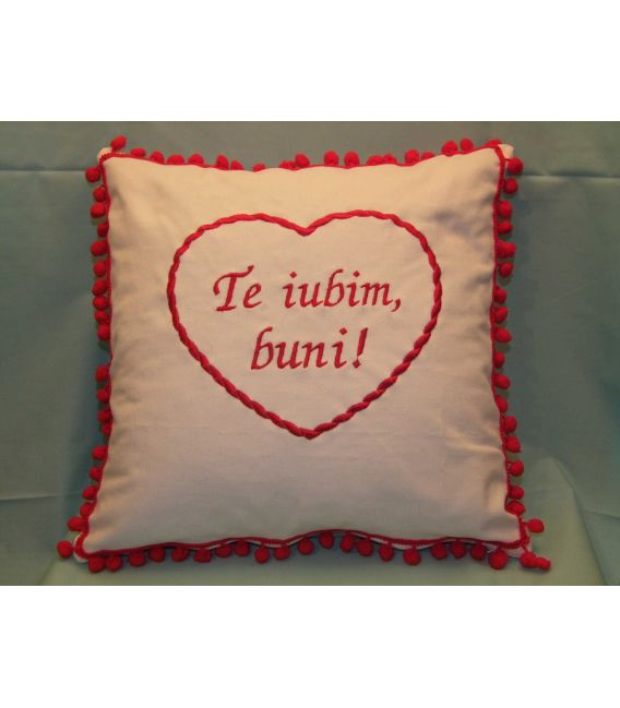 Perna decorativa brodata mesaj