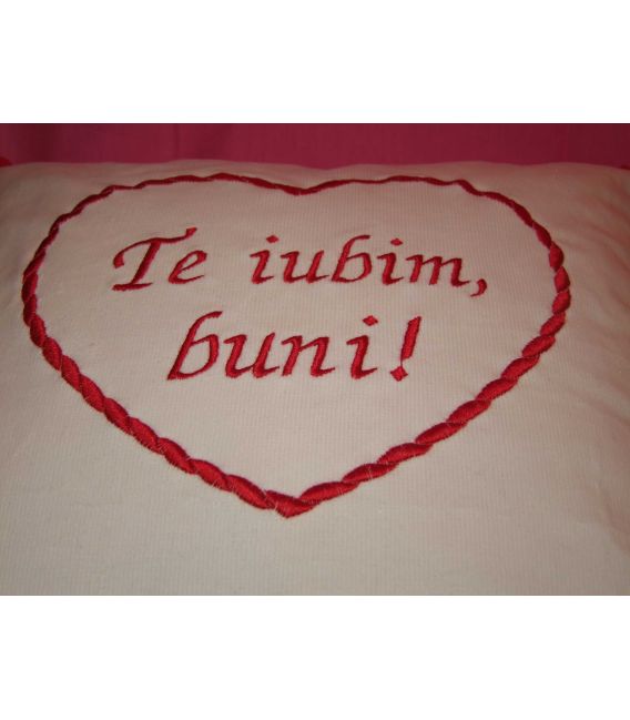 Perna decorativa brodata mesaj