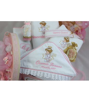 Trusou si capac prim plan, model brodat cu Ingerasul Rafael