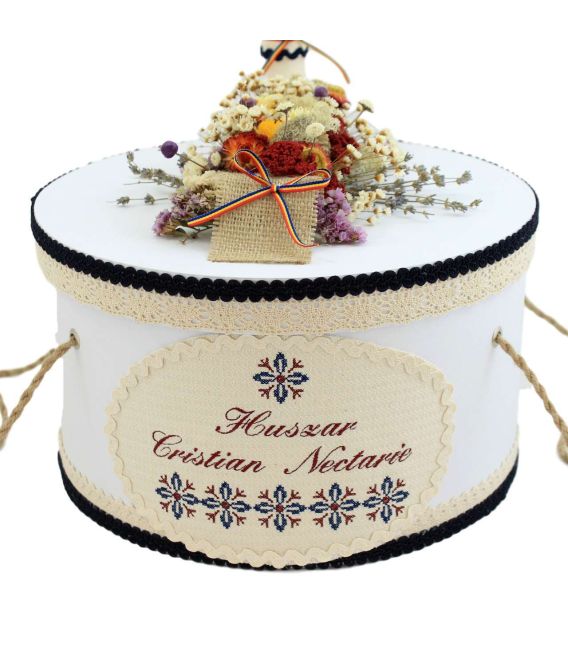Cutie decorata traditional cu stelute