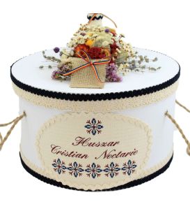 Cutie decorata traditional cu stelute