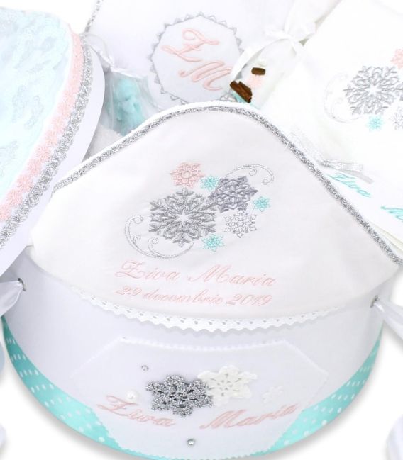 Set trusou botez premium si cutie decorata fulgi de nea