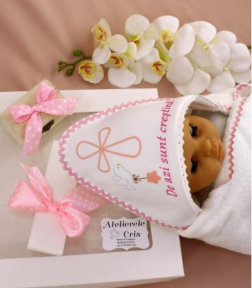 Trusou botez cruce si porumbel 9 piese prim plan prosop cu capison