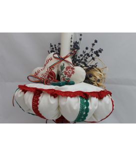 Decoratiunile si lavanda  de pe lumanarea de botez traditionala