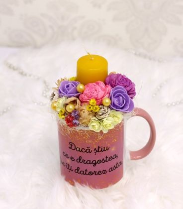 Cana cu mesaj aranjament flori nemuritoare si lumanare galbena