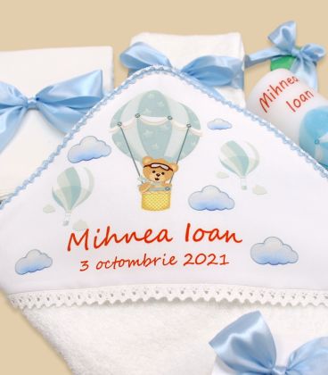 Prim plan prosop cu capison pentru bebelus model ursulet in balon