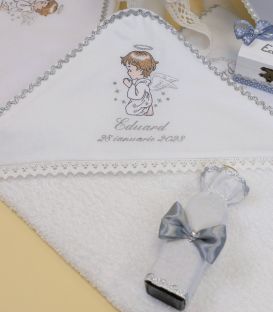 Trusou botez cu lumanare si cutie rotunda ingeras argintiu