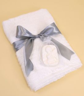 Trusou botez cu lumanare si cutie rotunda ingeras argintiu