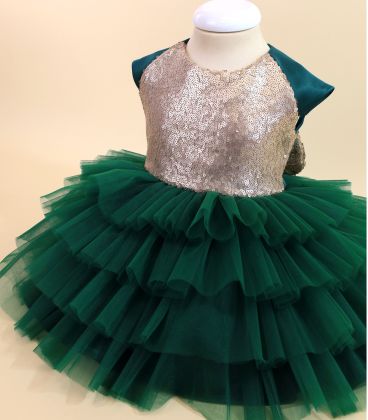 Rochita botez verde vedere fata lateral prim plan pe tull