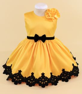 Trusou botez cu rochita cu dantela si lumanare cu flori printesa
