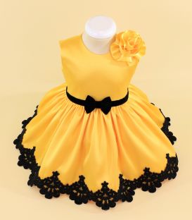 Trusou botez cu rochita cu dantela si lumanare cu flori printesa