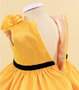 Trusou botez cu rochita cu dantela si lumanare cu flori printesa