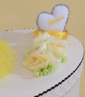 Trusou botez cu rochita cu dantela si lumanare cu flori printesa