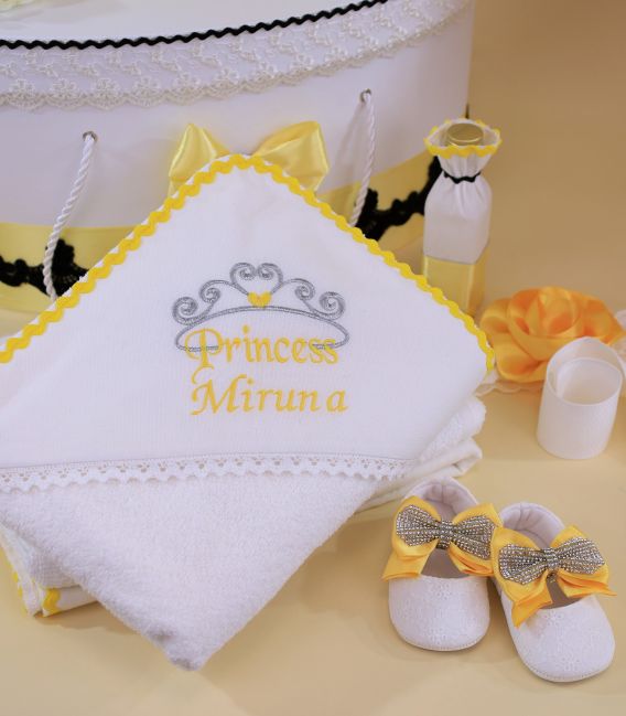Trusou botez cu rochita cu dantela si lumanare cu flori printesa