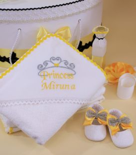 Trusou botez cu rochita cu dantela si lumanare cu flori printesa