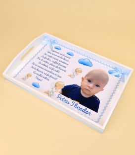 Tavita baiat mot prim plan fara accesorii