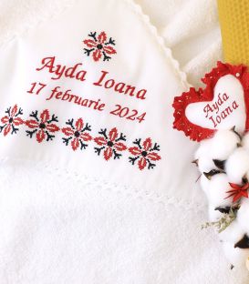 Trusou botez fete cu lumanare, rochita si palton traditional 15 piese model 2024 culoare alba