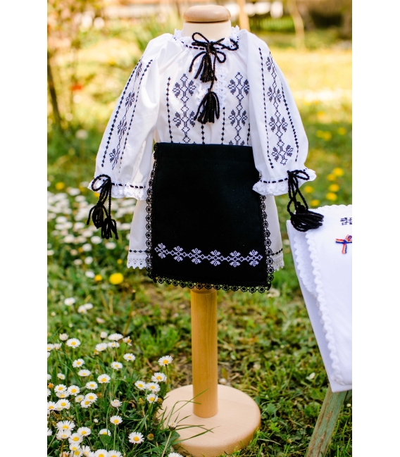 Costum traditional fete botez Irina