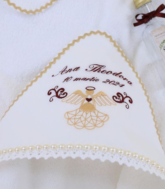 Trusou botez fete set complet ingeras elegant personalizat detaliu broderie capison