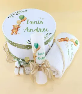 Trusou botez personalizat – ursuleț, cu lumânare și cutie rotundă
