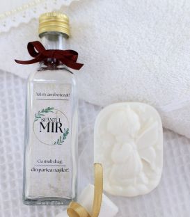 Sticluta de mir si sapun cu model ingeras pe un fundal de frotir