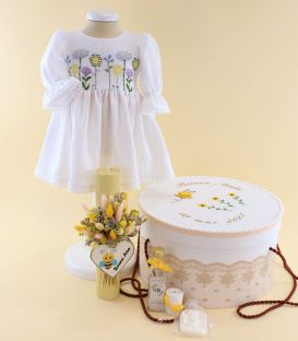 Trusou de botez din muselina pentru fetiță – brodat, temă albinuță
