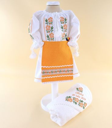 Costume populare de botez pentru fete