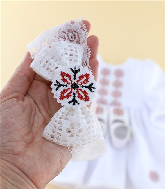 Bentita traditionala din dantela decorata cu broderia traditionala
