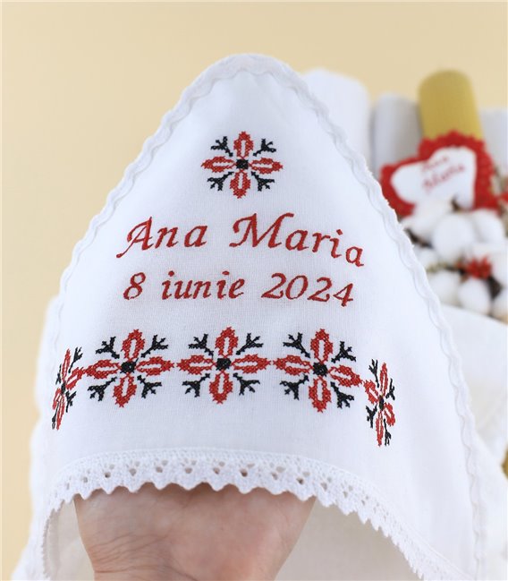 Prosop bebelus brodat traditional model stelute rosii cu negru