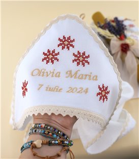 Set botez traditional - capison brodat cu stelute rosii bej