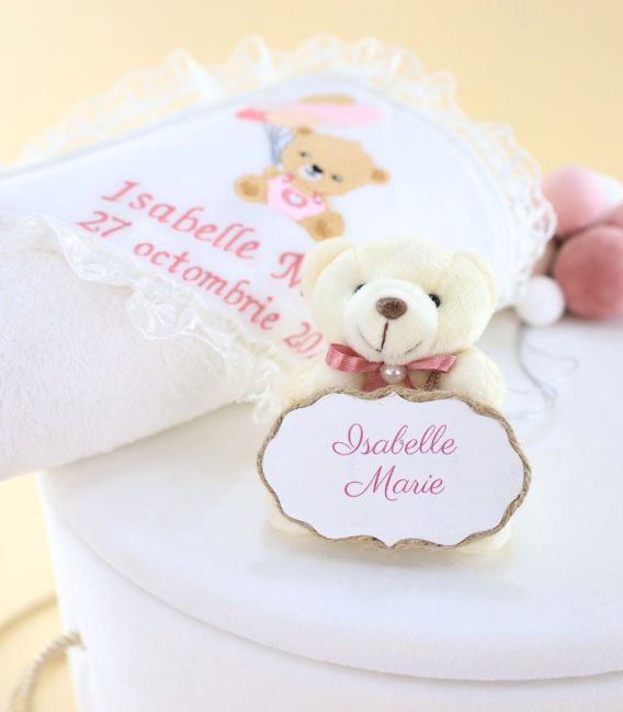 Cutie trusou botez imbracata in catifea, alba, ursulet cu gheme, personalizata cu nume