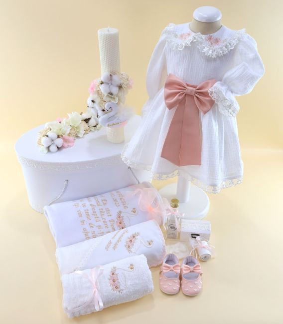 Trusou complet fete, 15 piese - rochita muselina,u lumanare, cutie, paltonas, broderi lebada