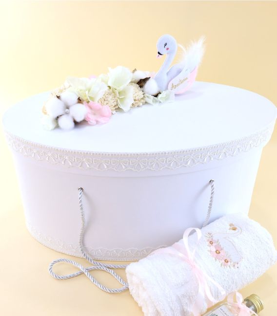 Trusou complet fete, 15 piese - rochita muselina,u lumanare, cutie, paltonas, broderi lebada