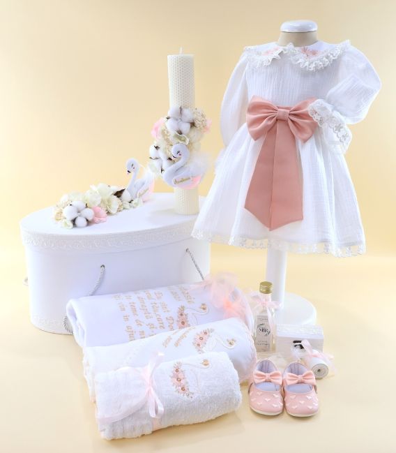 Trusou complet fete, 15 piese - rochita muselina,u lumanare, cutie, paltonas, broderi lebada