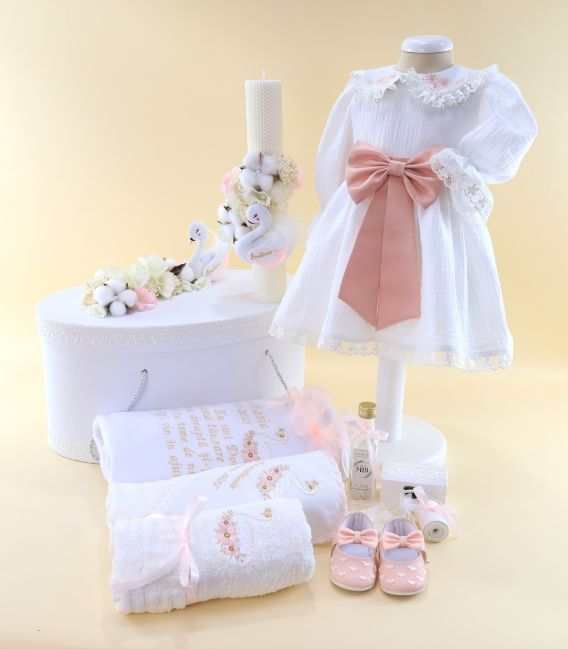 Trusou complet fete, 15 piese - rochita muselina,u lumanare, cutie, paltonas, broderi lebada