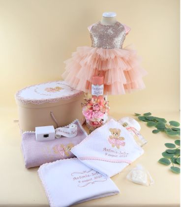 Trusou botez 10 piese, fete, complet cu lumanare, rochita, cutie, paturica muselina