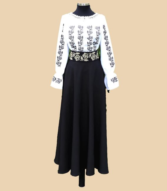 Costum popular dama alb-negru cu brâu lat brodat