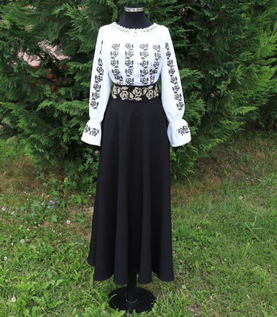 Costum popular dama alb-negru cu brâu lat brodat