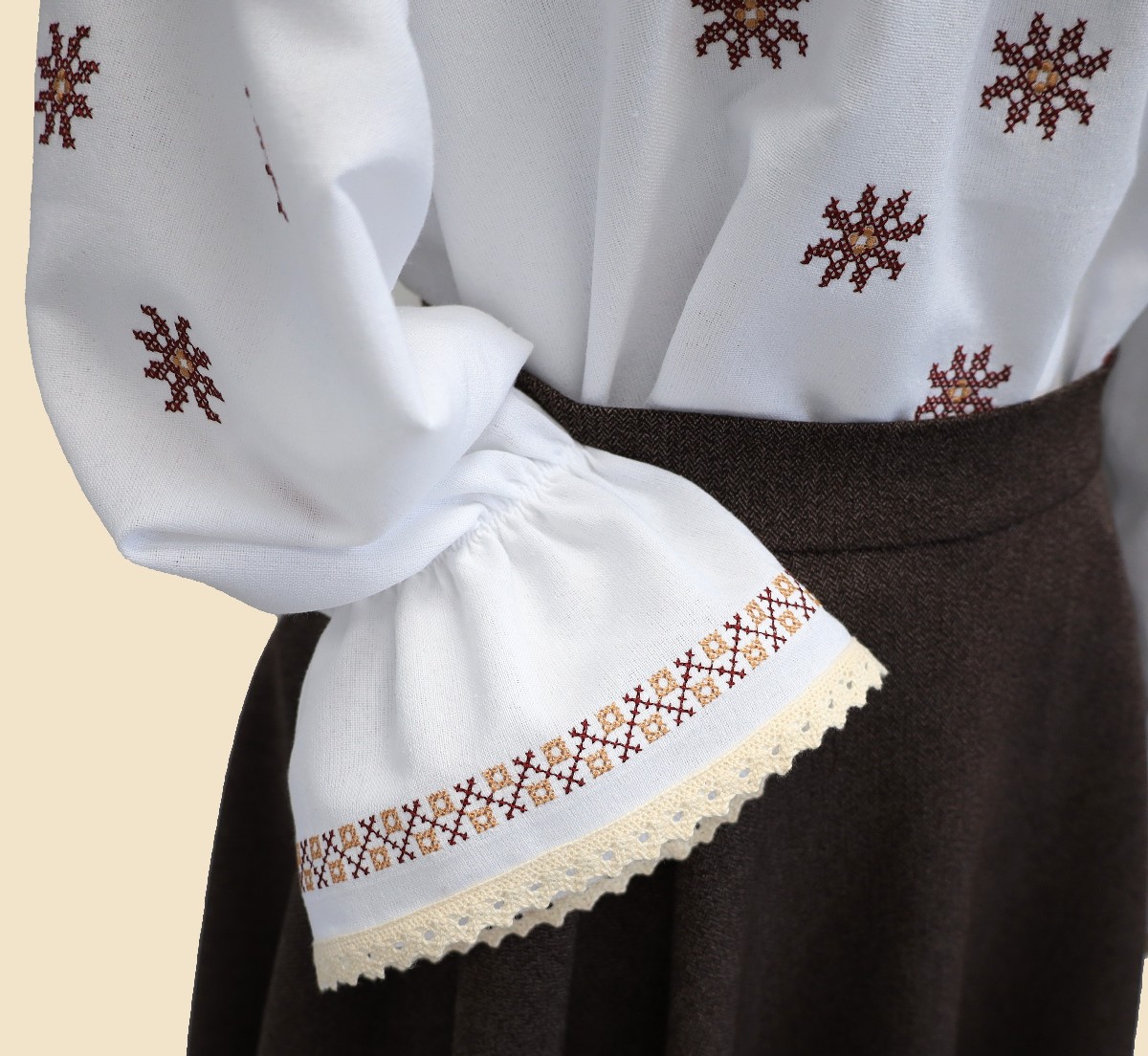 Detaliu broderie comanda