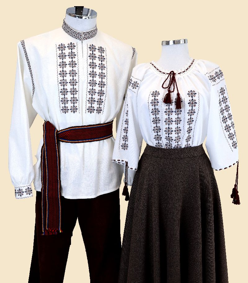 Set traditional brodat pentru un cuplu cu ie engraved trofee,  brau, camasa barbateasca.