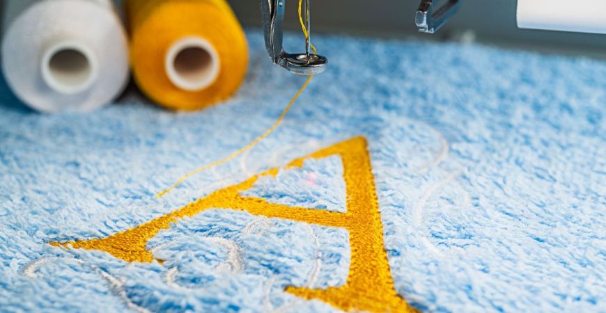 Broderie personalizata: cum transformi textilele obișnuite în cadouri cu suflet