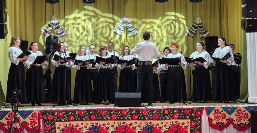 Costume populare romanesti traditionale pentru ansambluri folclorice – create cu suflet la Atelierele Cris